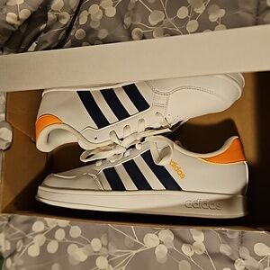 Adidas Breakneck sneakers size 6 kids